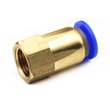 Цанговий фітинг пневматичний перехідник 1/8 вн. штуцер 6мм